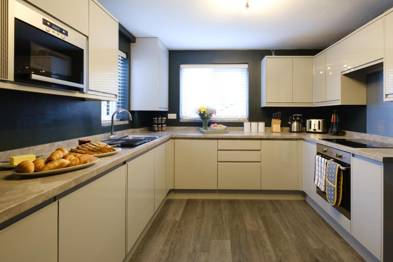 Rockside - Luxury 1 Bedroom Home With Hot Tub, Central Location, Parking And Pet Friendly Уиндермир Экстерьер фото