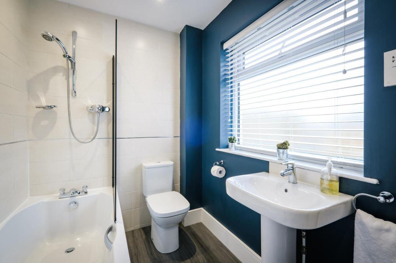 Rockside - Luxury 1 Bedroom Home With Hot Tub, Central Location, Parking And Pet Friendly Уиндермир Экстерьер фото