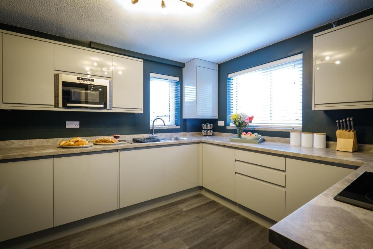 Rockside - Luxury 1 Bedroom Home With Hot Tub, Central Location, Parking And Pet Friendly Уиндермир Экстерьер фото