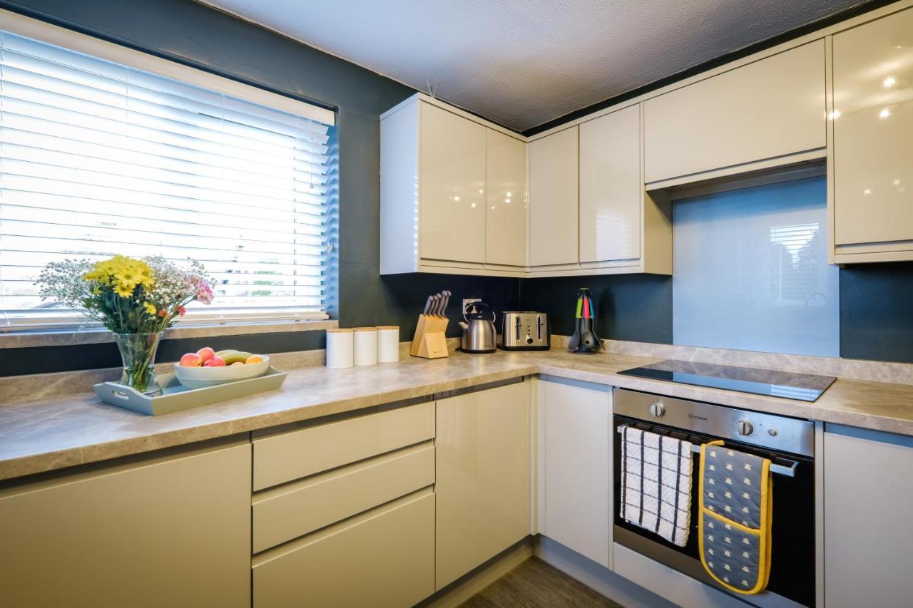Rockside - Luxury 1 Bedroom Home With Hot Tub, Central Location, Parking And Pet Friendly Уиндермир Экстерьер фото