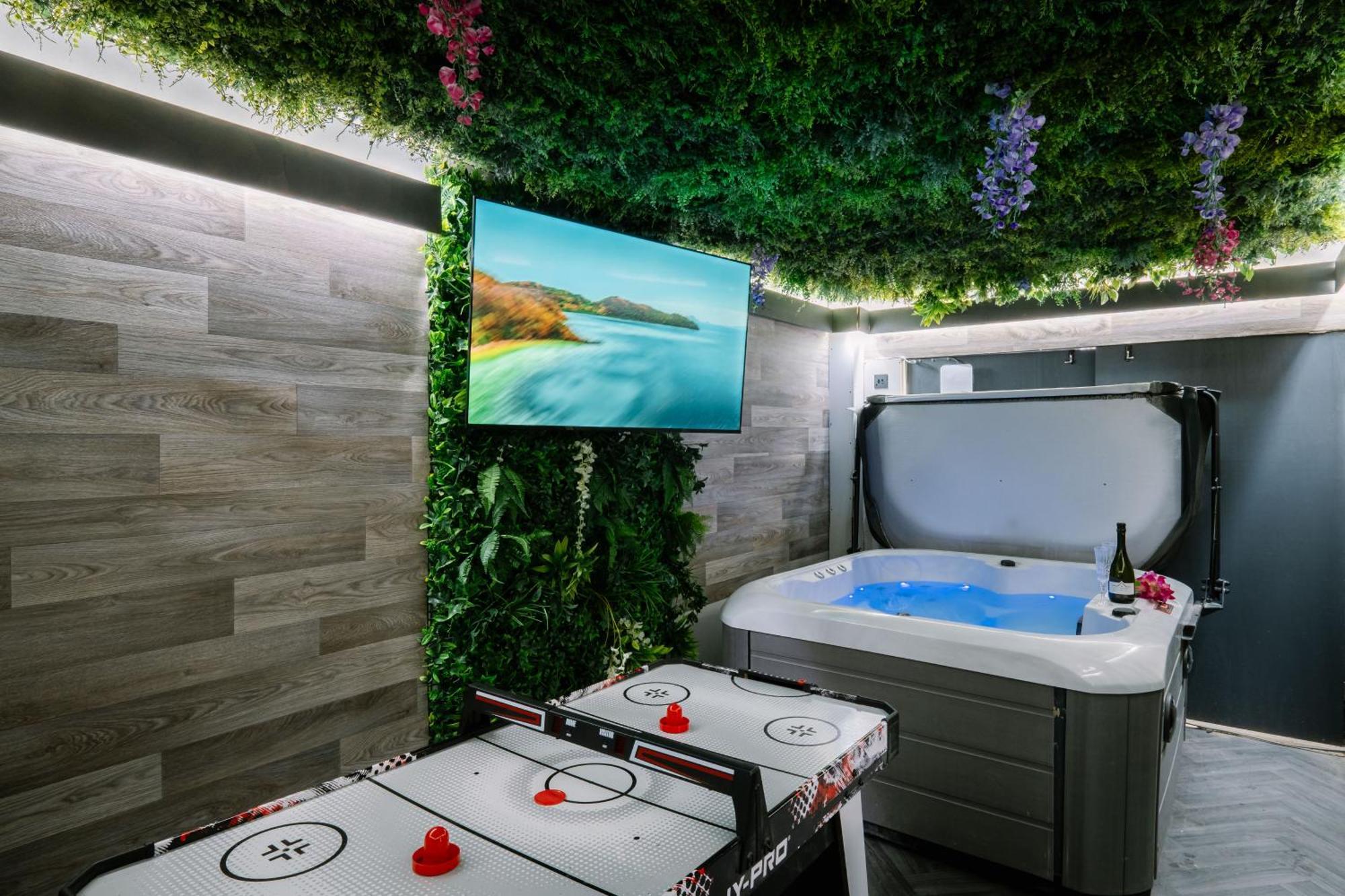 Rockside - Luxury 1 Bedroom Home With Hot Tub, Central Location, Parking And Pet Friendly Уиндермир Экстерьер фото