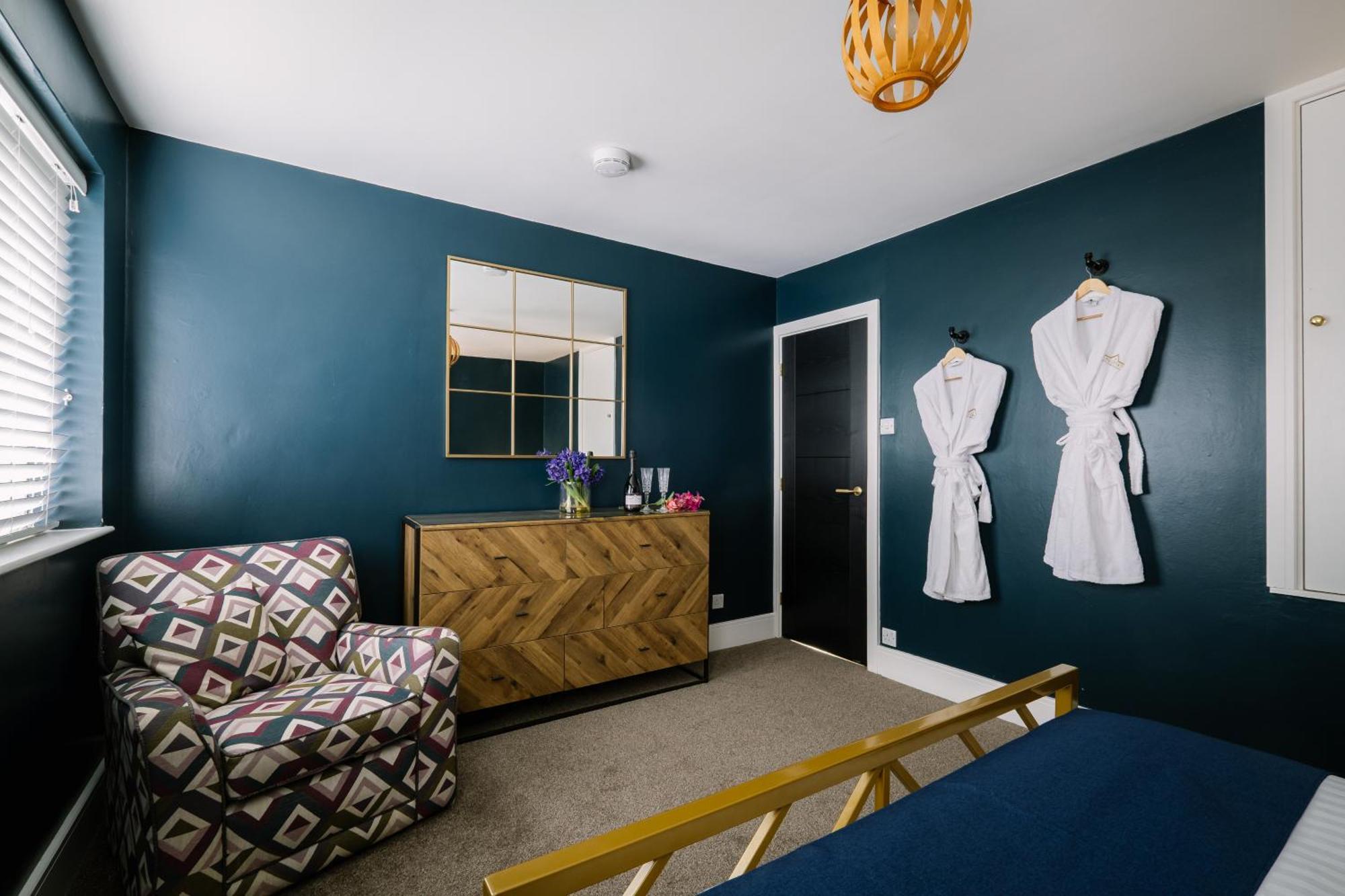 Rockside - Luxury 1 Bedroom Home With Hot Tub, Central Location, Parking And Pet Friendly Уиндермир Экстерьер фото