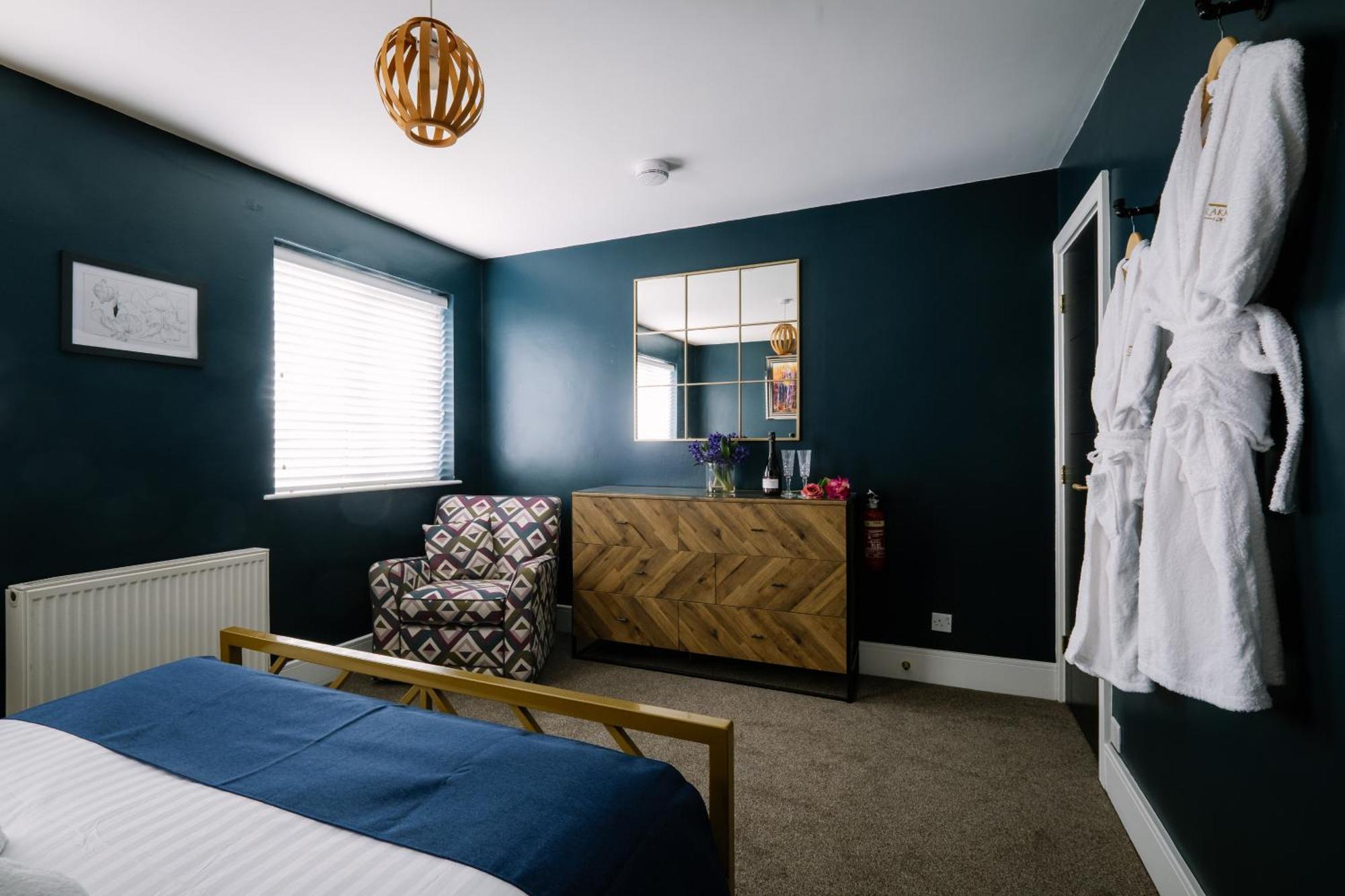 Rockside - Luxury 1 Bedroom Home With Hot Tub, Central Location, Parking And Pet Friendly Уиндермир Экстерьер фото